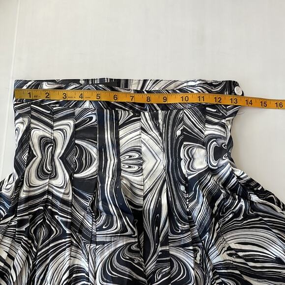 New BORN HONEY Satin Pleated Skort Mini Skirt Black White Marble SIZE Medium - Picture 5 of 7